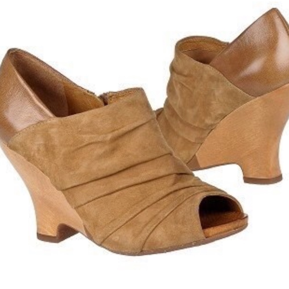 Naya Genesis suede/leather wedge
